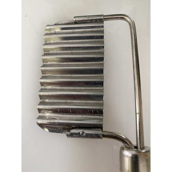 Vintage Vegetable Crinkle Cutter Potato Cheese Slicer Beige Plastic Handle EUC - Picture 12 of 16